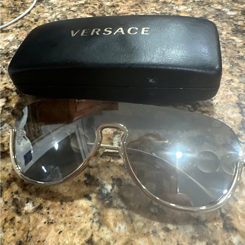 100% Authentic USED VERSACE SUNGLASSES  WITH CASE !! UNISEX - Picture 6 of 11